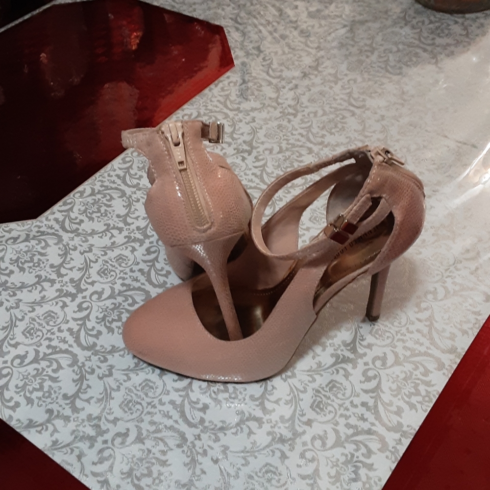 JENNIFER LOPEZ BLUSH HEELS - Picture 6 of 14